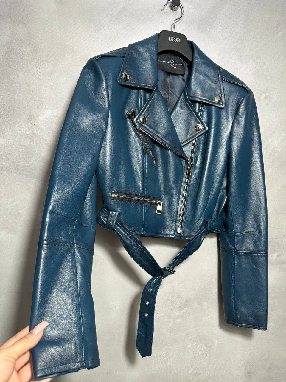 kozhanaya-kurtka-alexander-mcqueen-963473 Кожаная куртка Alexander McQueen