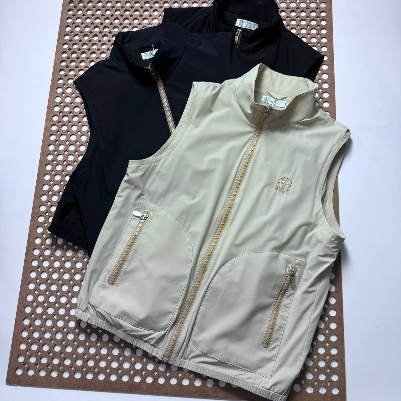 bezrukavka-brunello-cucinelli-960654 Безрукавка Brunello Cucinelli